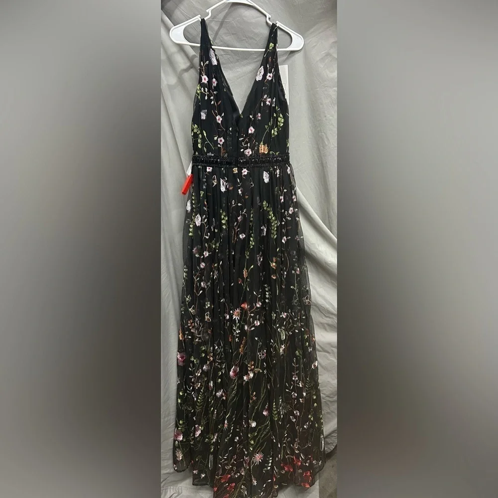 Mac Duggal 12282 NWT FLORAL EMBROIDERED SLEEVELESS A LINE GOWN - Picture 5 of 7
